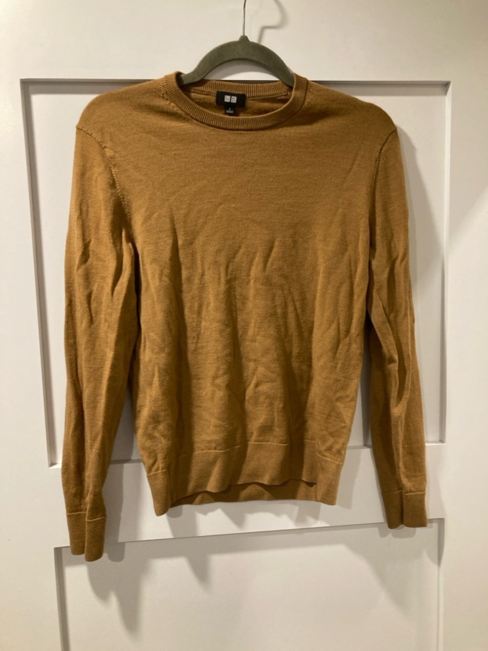 Uniqlo Men’s Crewneck Sweater in Camel Brown